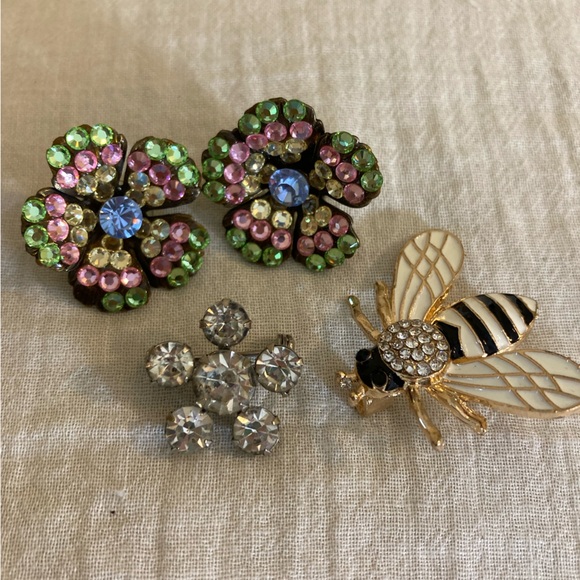 Flowers Bee Bundle of 3 Jewelries Pins Earrings Jeweled - Picture 1 of 9